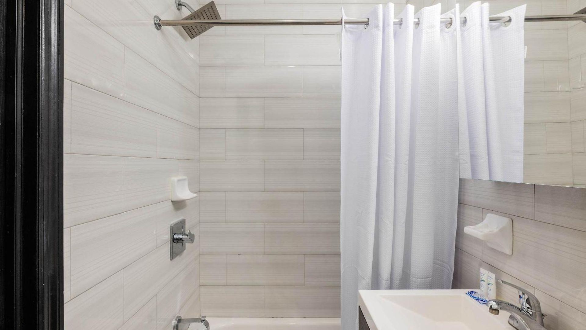 The Lenox Vibe 8644 Apartment