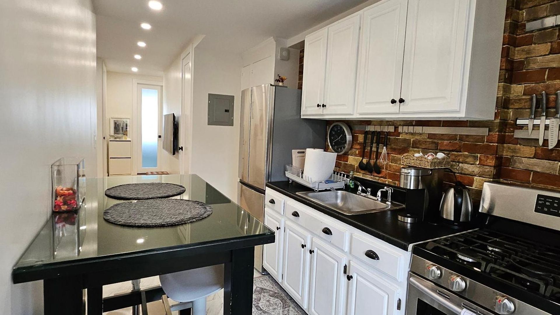 Spacious 2-bedroom Near Subway - Easy Manhattan Access Apartment *