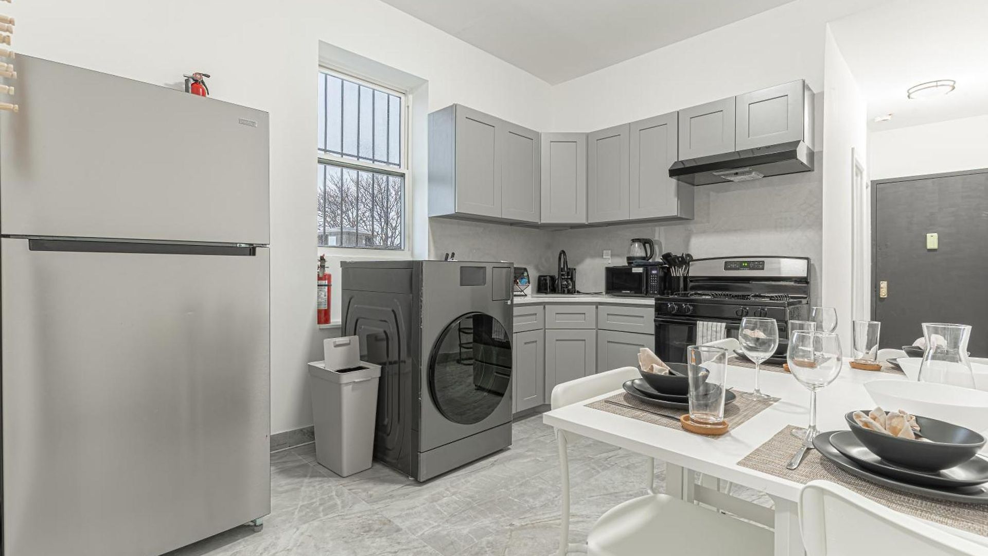 Apartment Modern 2br Retreat With Washer & Dryer - Near Subway & Lga New York