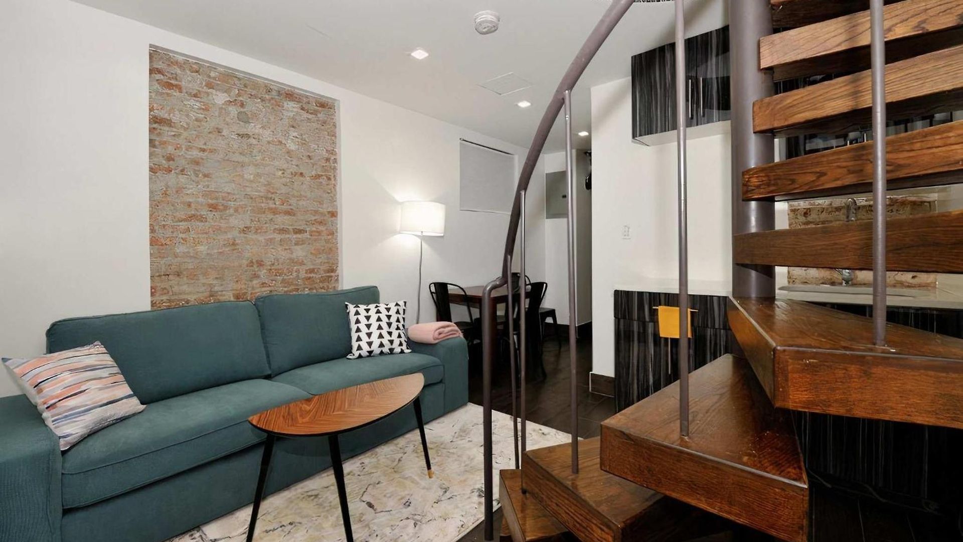 The Ideal X Vibe 8670 Apartment *