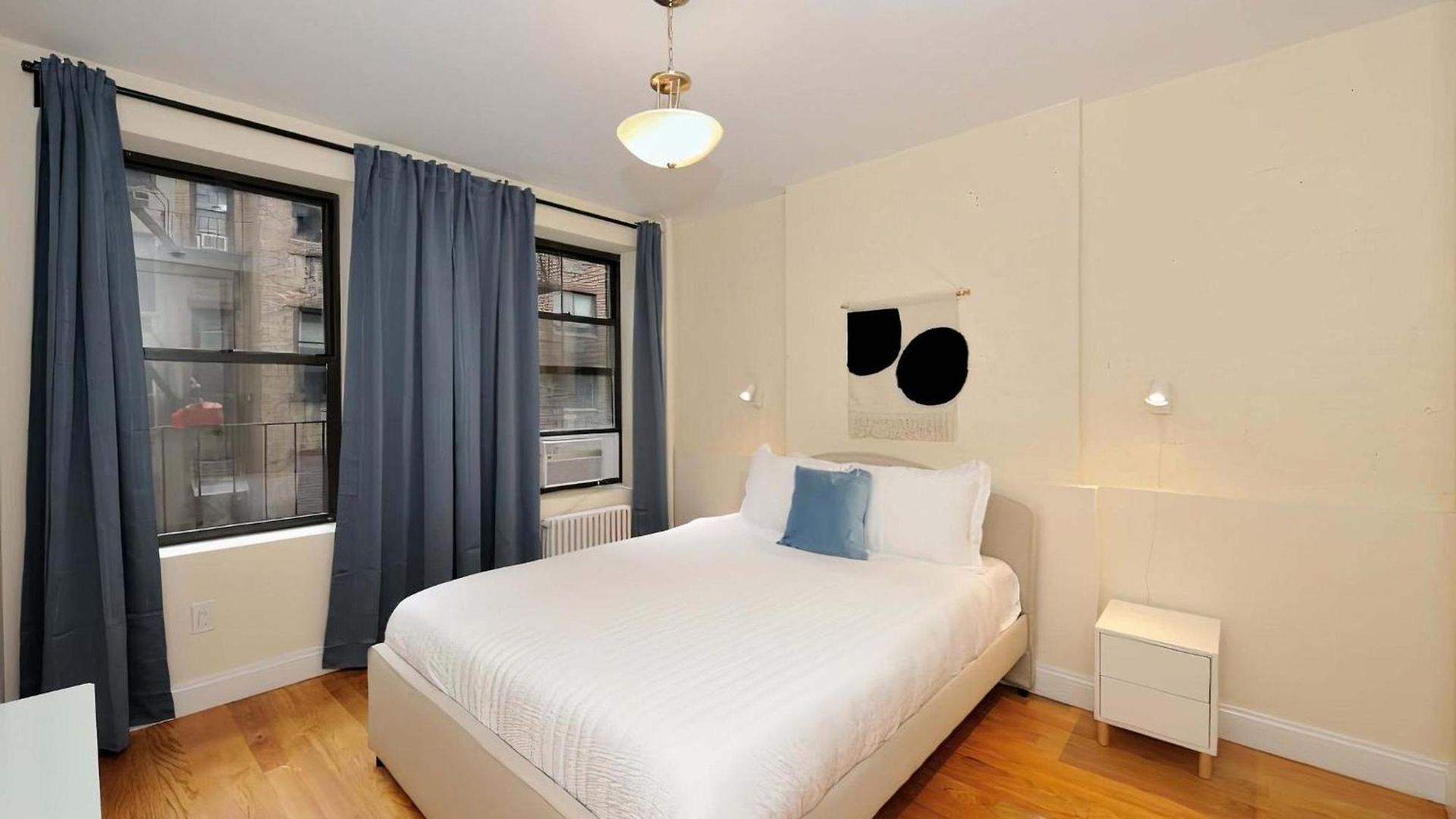 The Emerson Vibe 8742 Apartment *