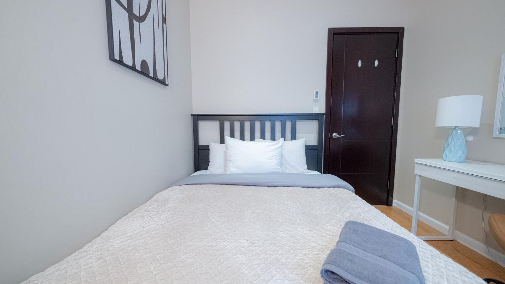 Comfy 2 Bedroom On Park West Apartment *