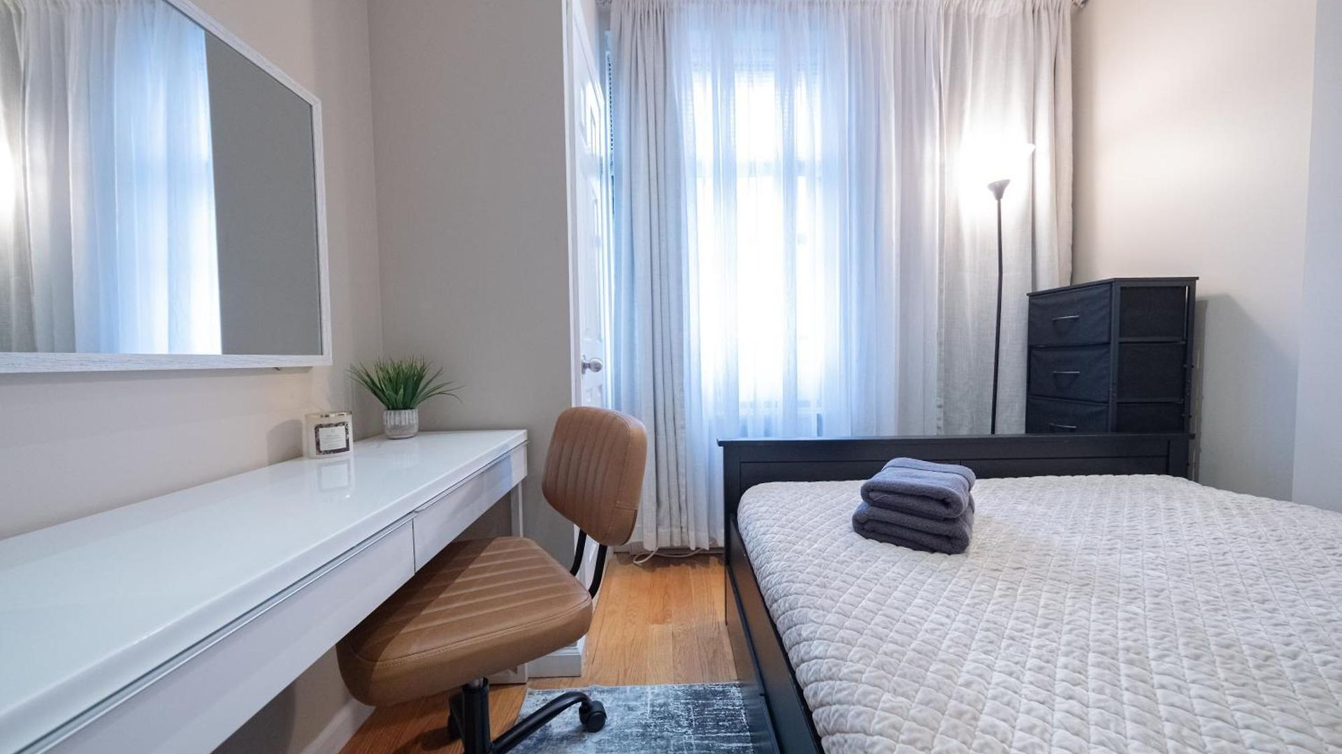 Comfy 2 Bedroom On Park West *