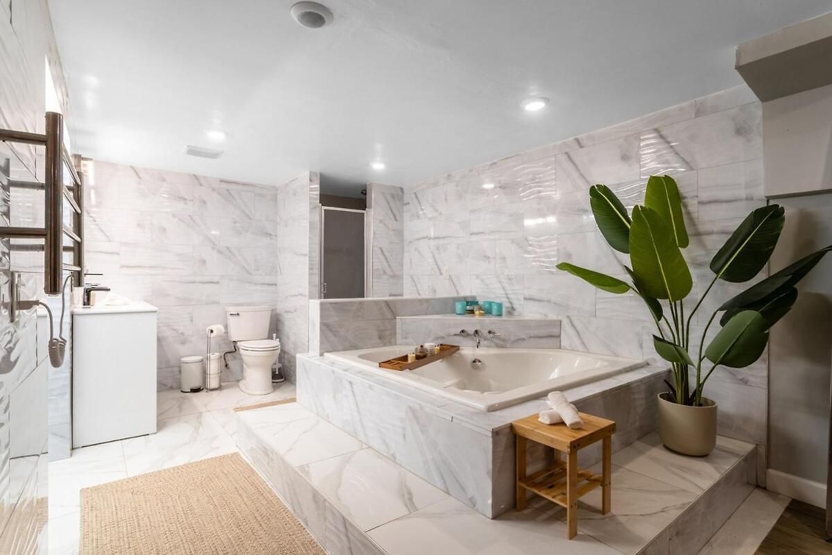 Apartment The Boca Abode - 2br 2bth W Jacuzzi Tub & Private Backyard