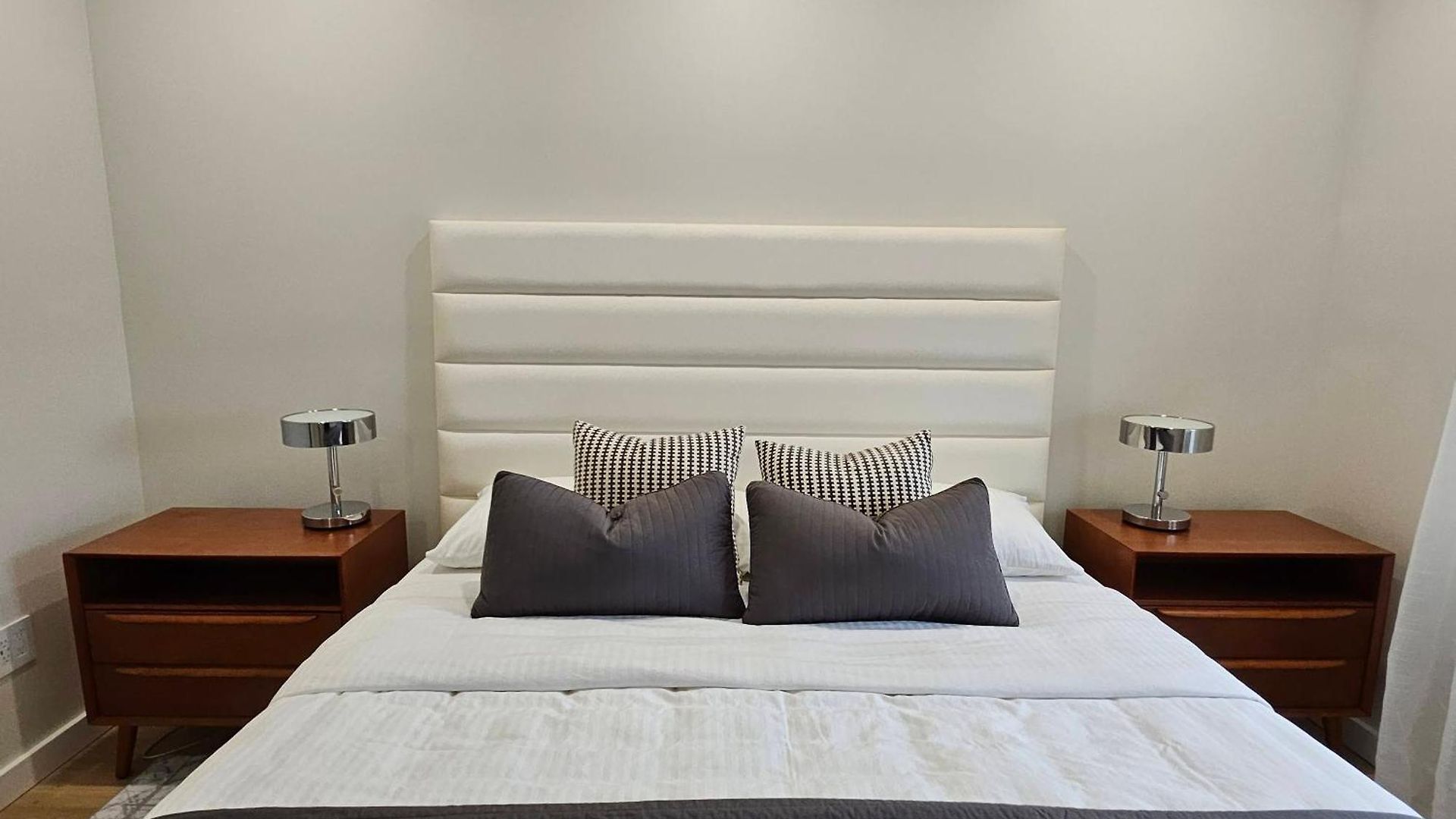 Spacious 2-bedroom Near Subway - Easy Manhattan Access *