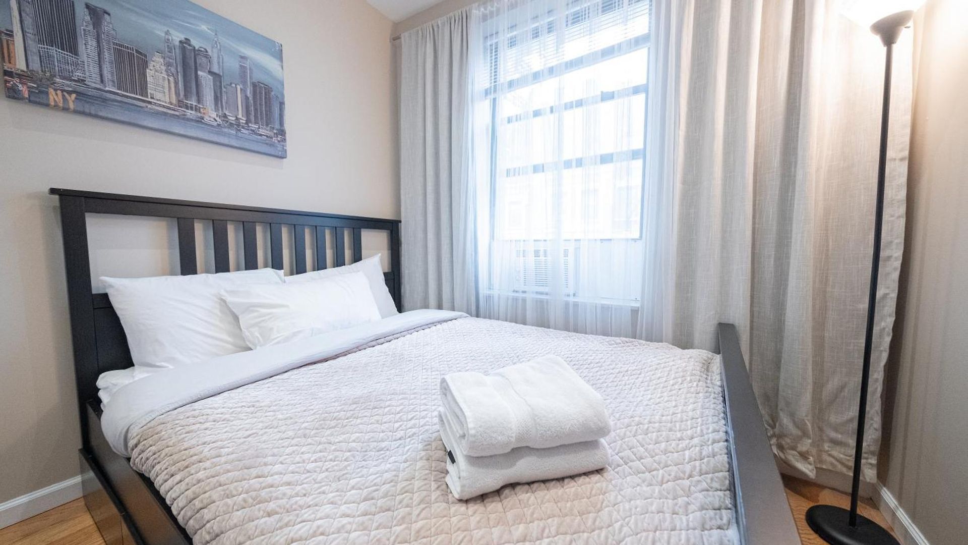 Comfy 2 Bedroom On Park West Apartment