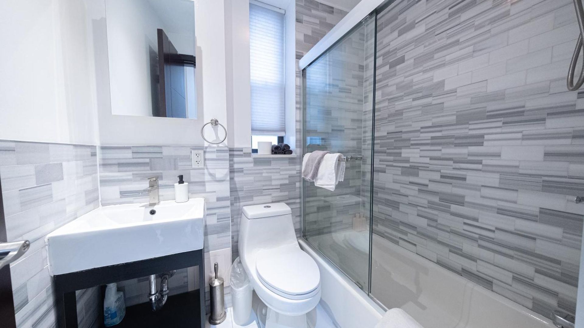 Comfy 2 Bedroom On Park West Apartment