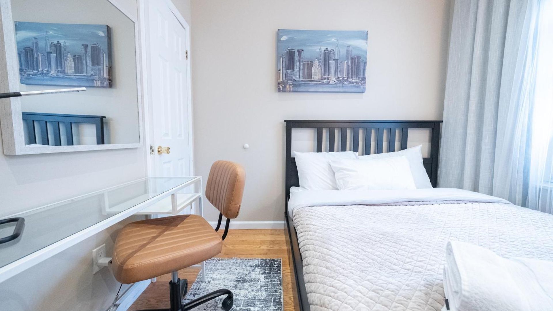 Comfy 2 Bedroom On Park West Apartment *