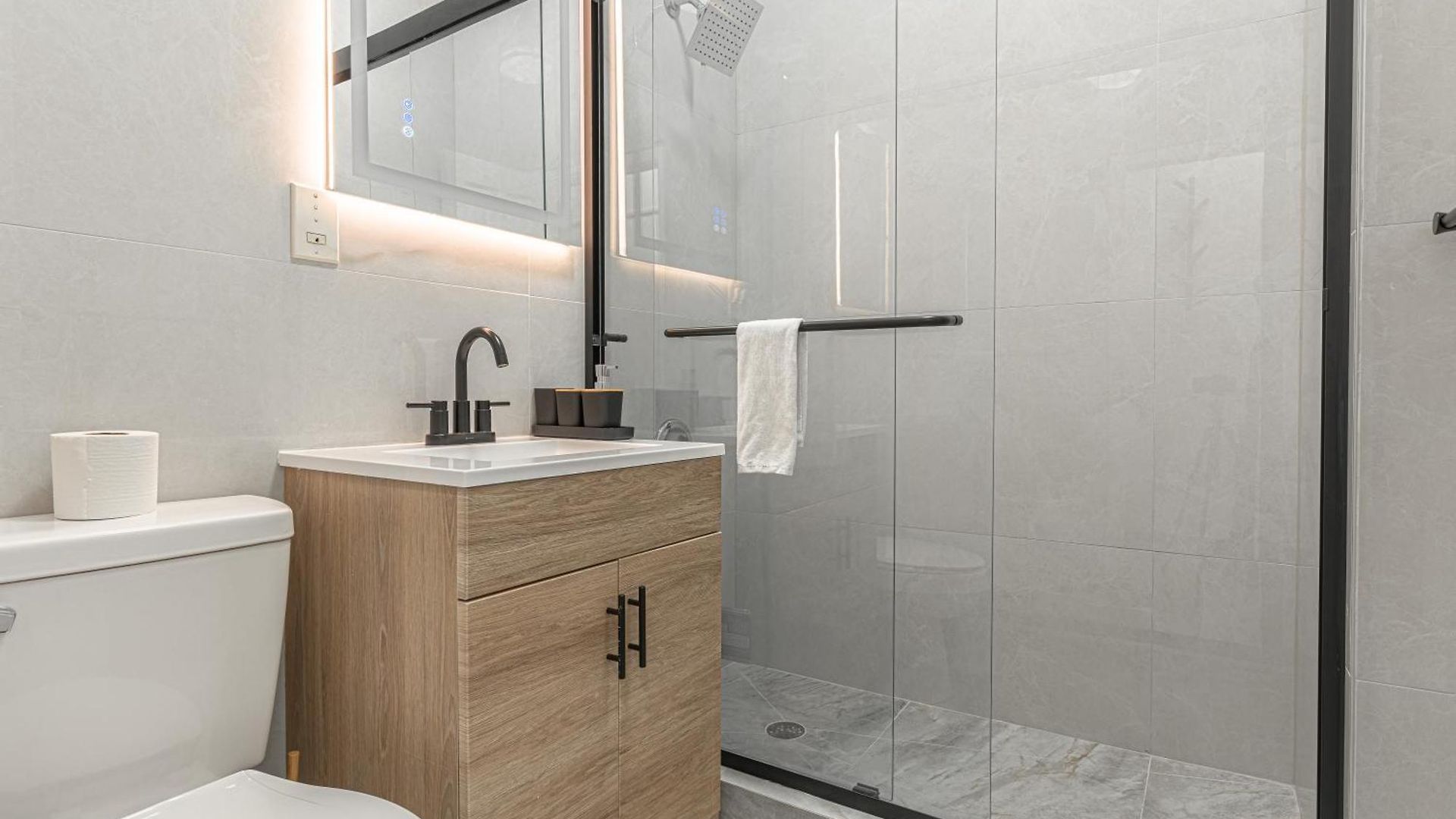 Modern 2br Retreat With Washer & Dryer - Near Subway & Lga Apartment New York