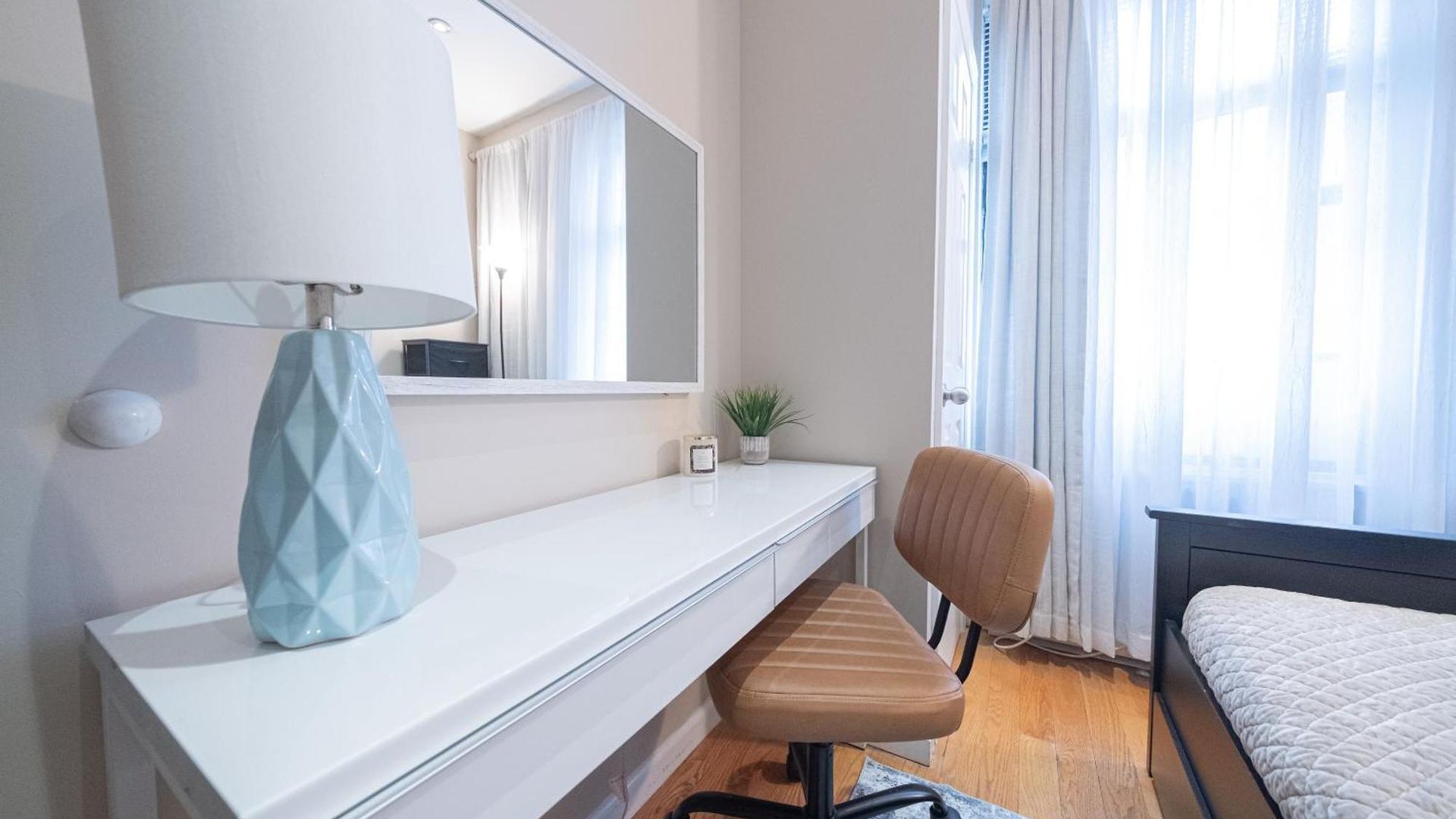 Comfy 2 Bedroom On Park West Apartment