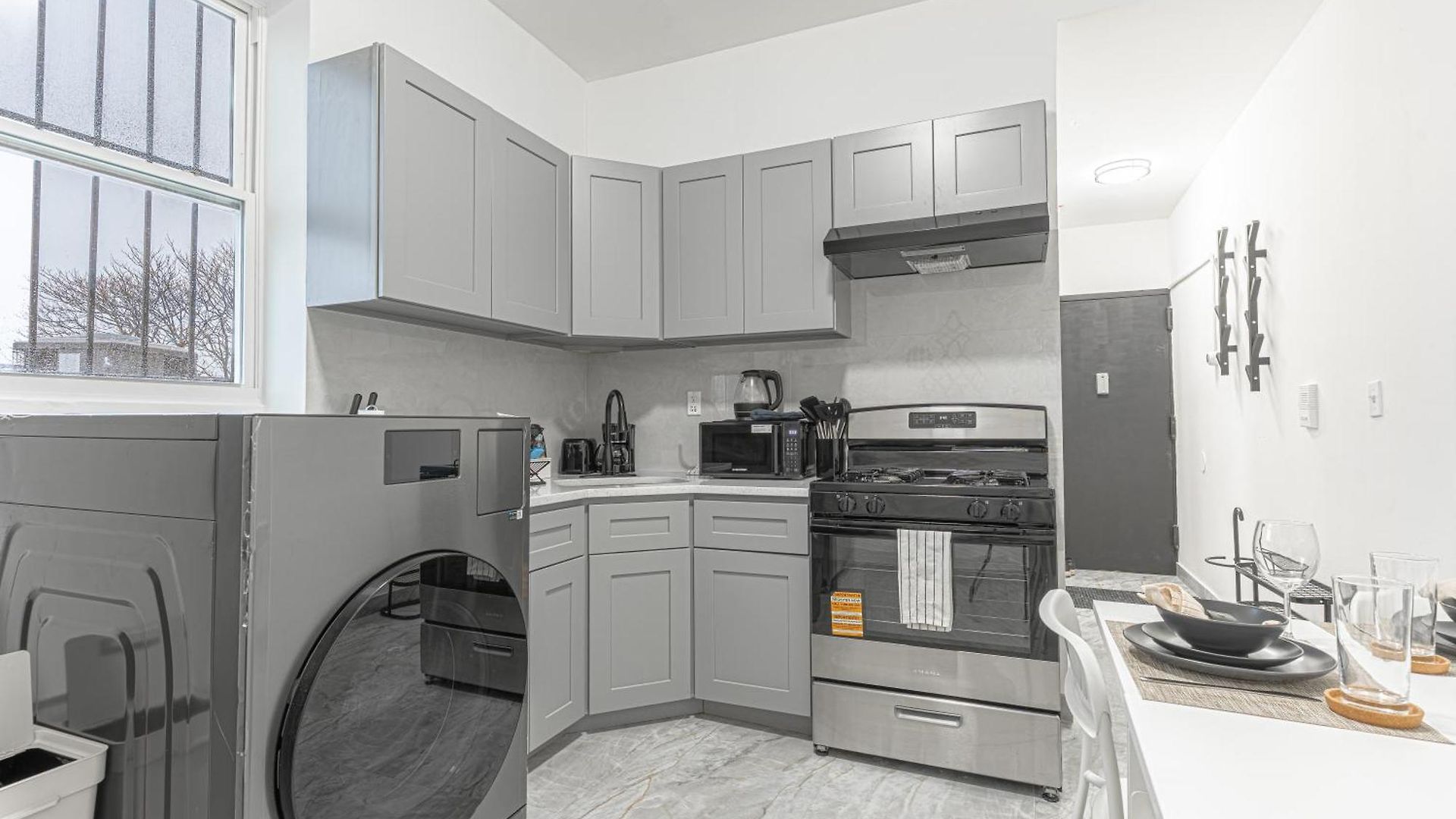 Modern 2br Retreat With Washer & Dryer - Near Subway & Lga * New York