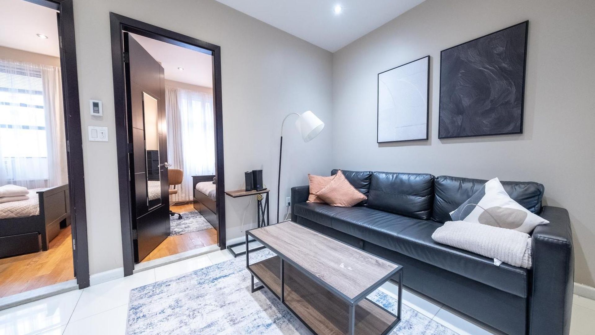 Comfy 2 Bedroom On Park West Apartment
