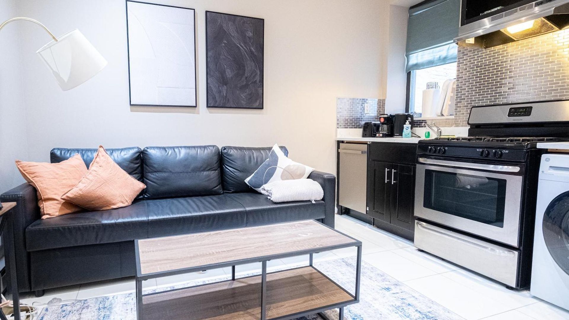 Comfy 2 Bedroom On Park West Apartment *