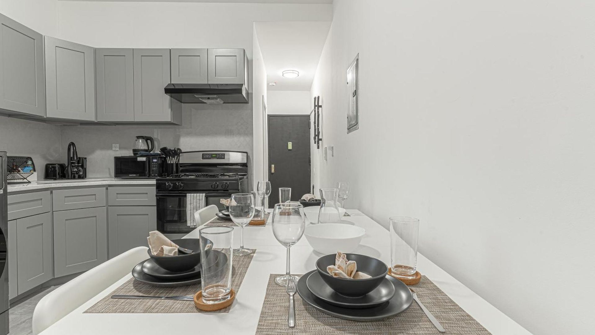 Modern 2br Retreat With Washer & Dryer - Near Subway & Lga *