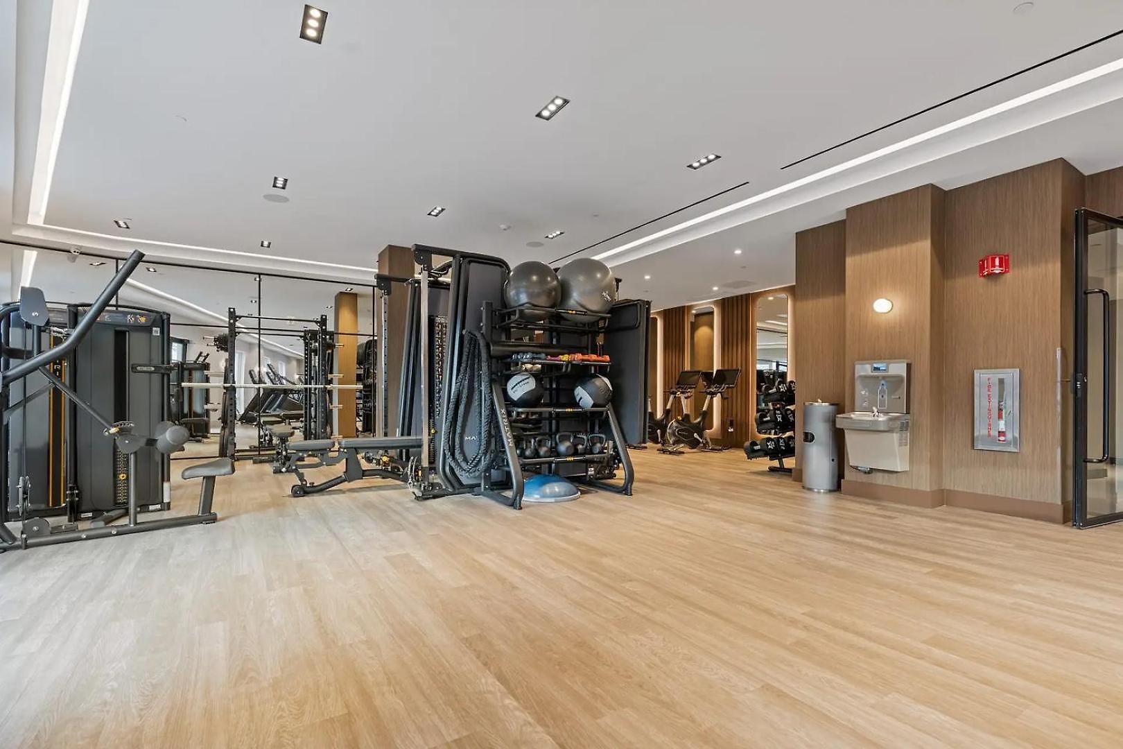 Landing Modern 2Bd Rooftop Lounge Gym Apartment
