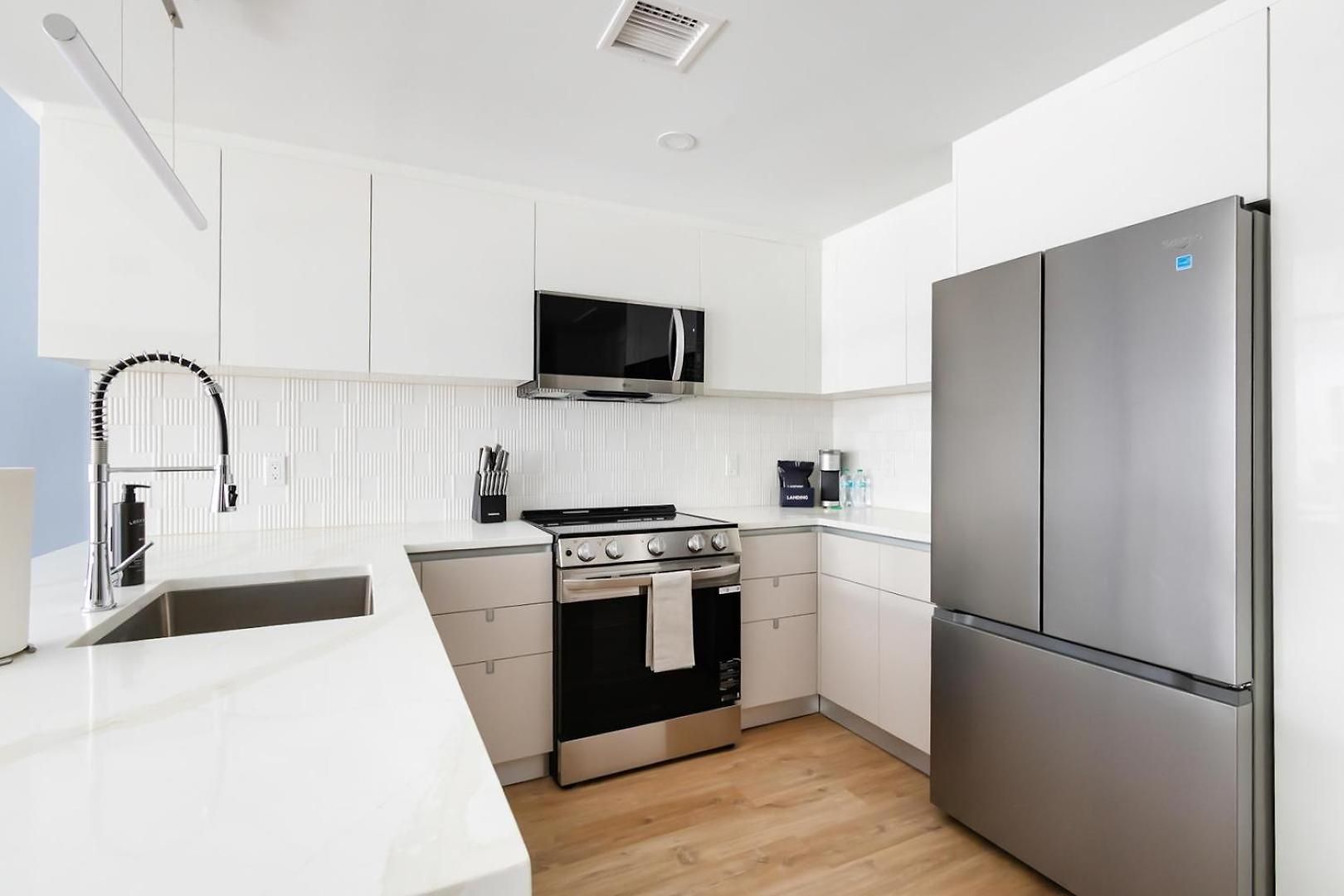 Landing Modern 2Bd Rooftop Lounge Gym Apartment