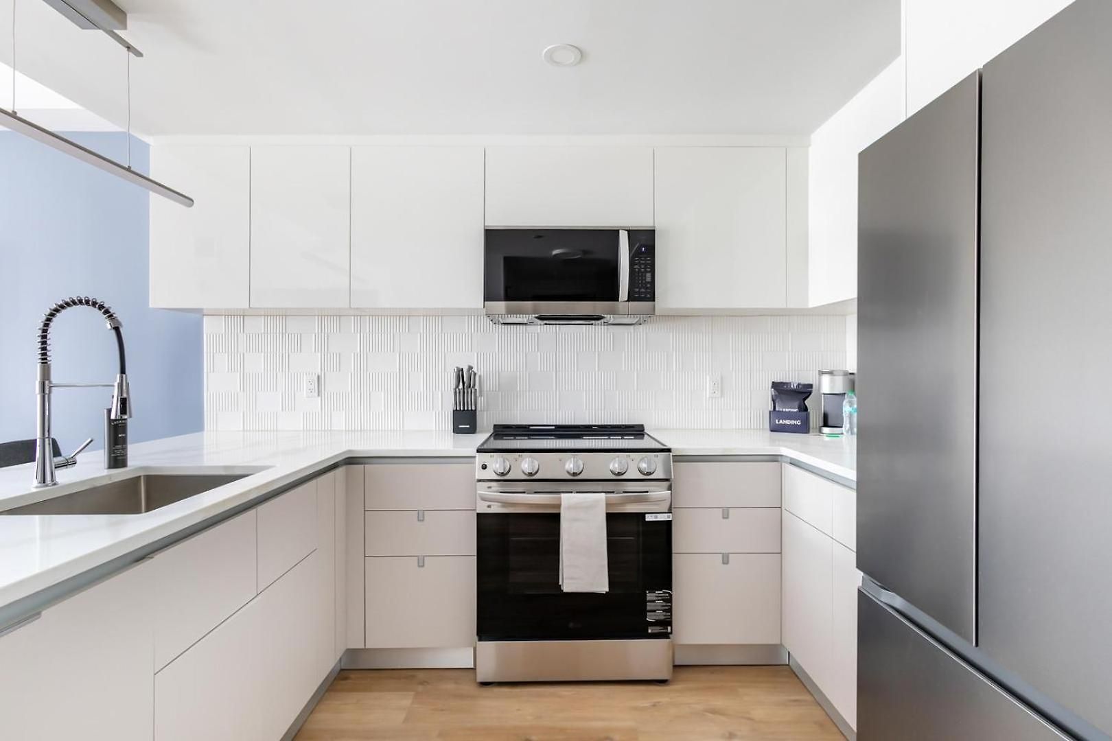 Landing Modern 2Bd Rooftop Lounge Gym Apartment *