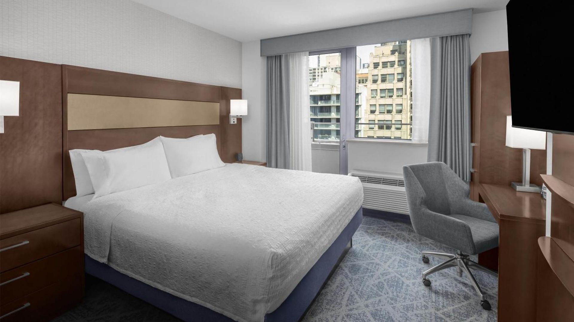 Hampton Manhattan Grand Hotel 3*