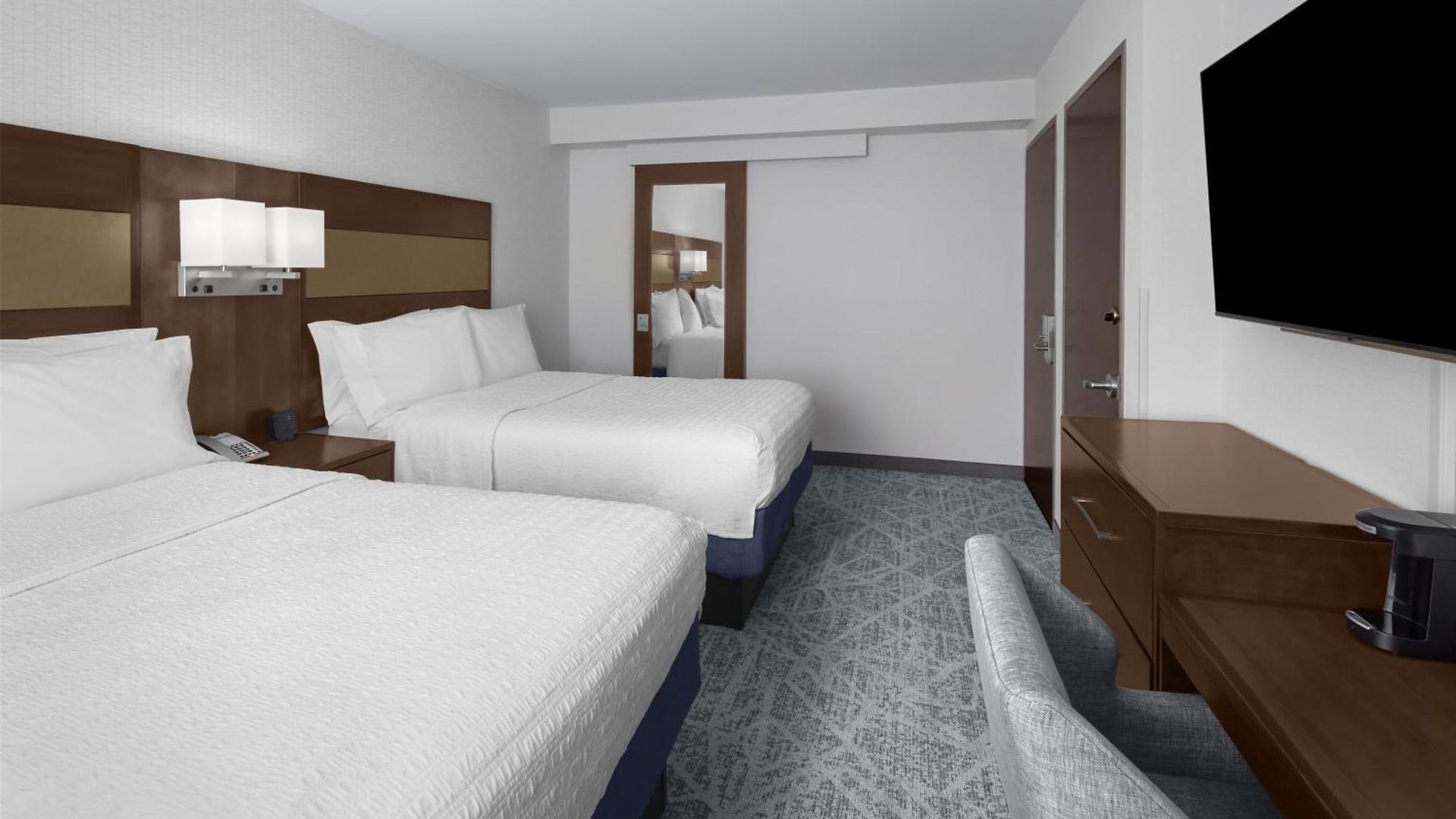 Hampton Manhattan Grand