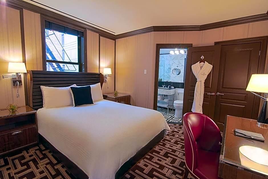 Hotel The Iroquois Times Square, A Small Luxury 5*