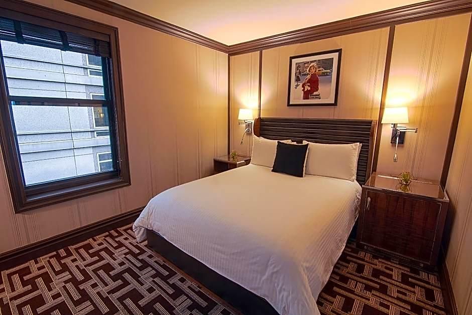 Hotel The Iroquois Times Square, A Small Luxury