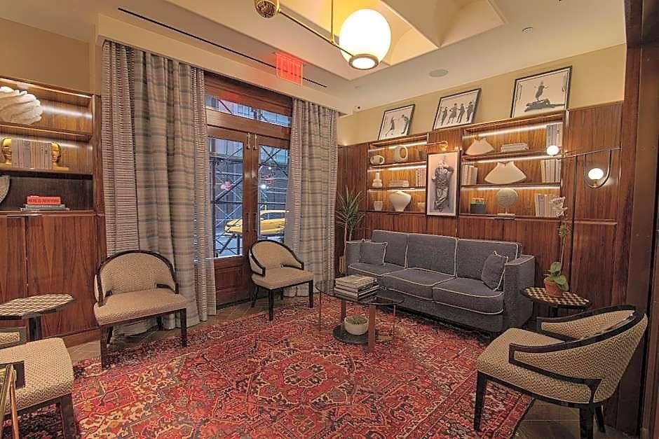 Hotel The Iroquois Times Square, A Small Luxury 5*