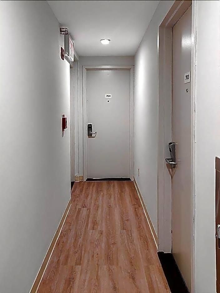 36 Hudson (adults Only)