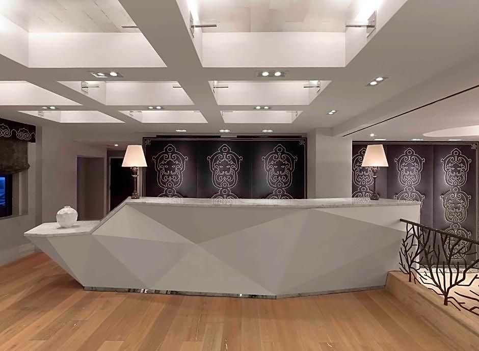 Lexington Plaza Hotel