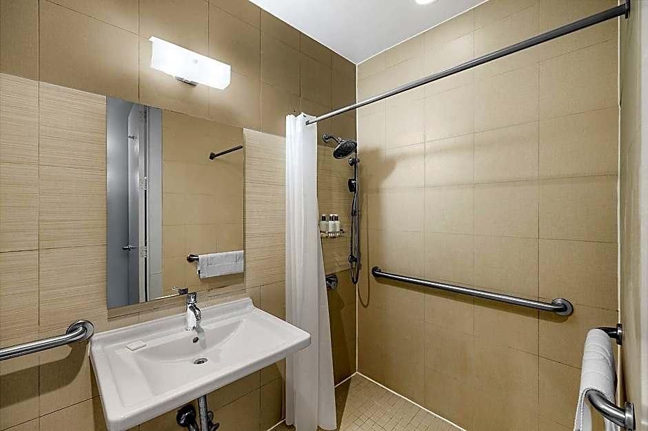 27 By Luxurban Hotel
