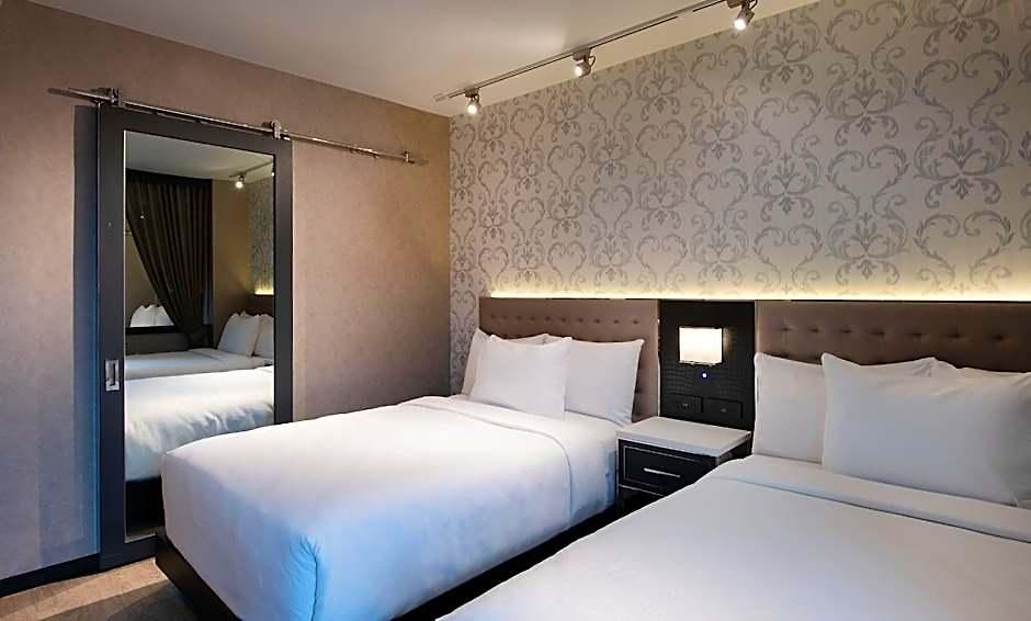 Hotel Aliz Times Square 4*