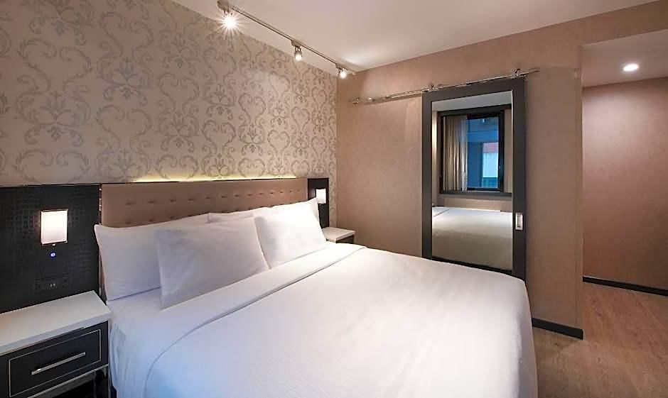 Aliz Times Square 4*