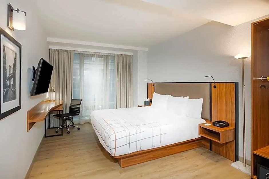La Quinta By Wyndham Time Square South