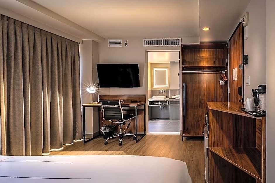 La Quinta By Wyndham Time Square South