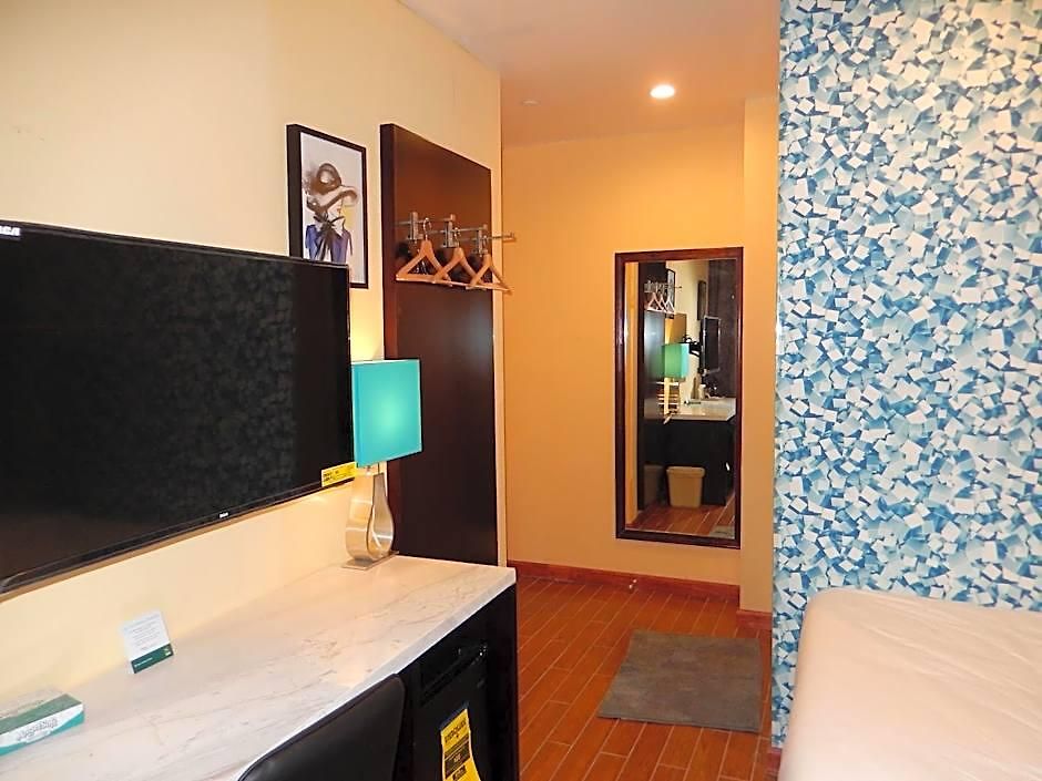Quality Near Sunset Park Hotel 3*