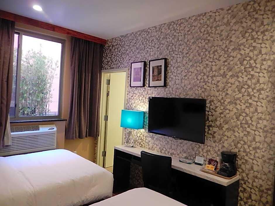Quality Near Sunset Park Hotel 3*