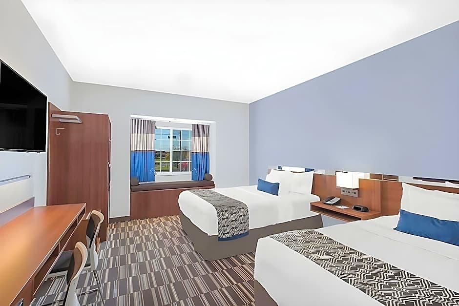 Hotel Microtel By Wyndham Long Island
