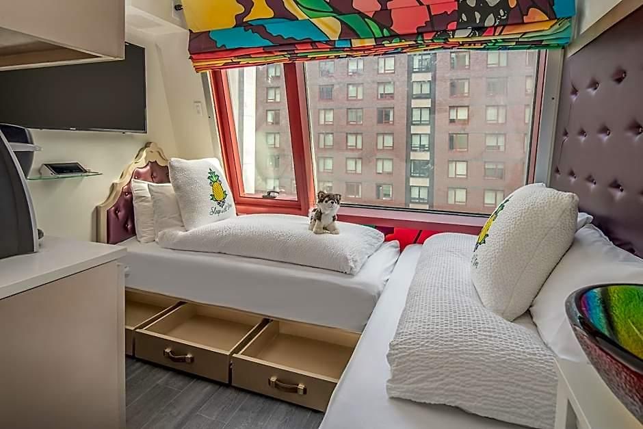 Staypineapple, An Artful Hotel, Midtown Hotel