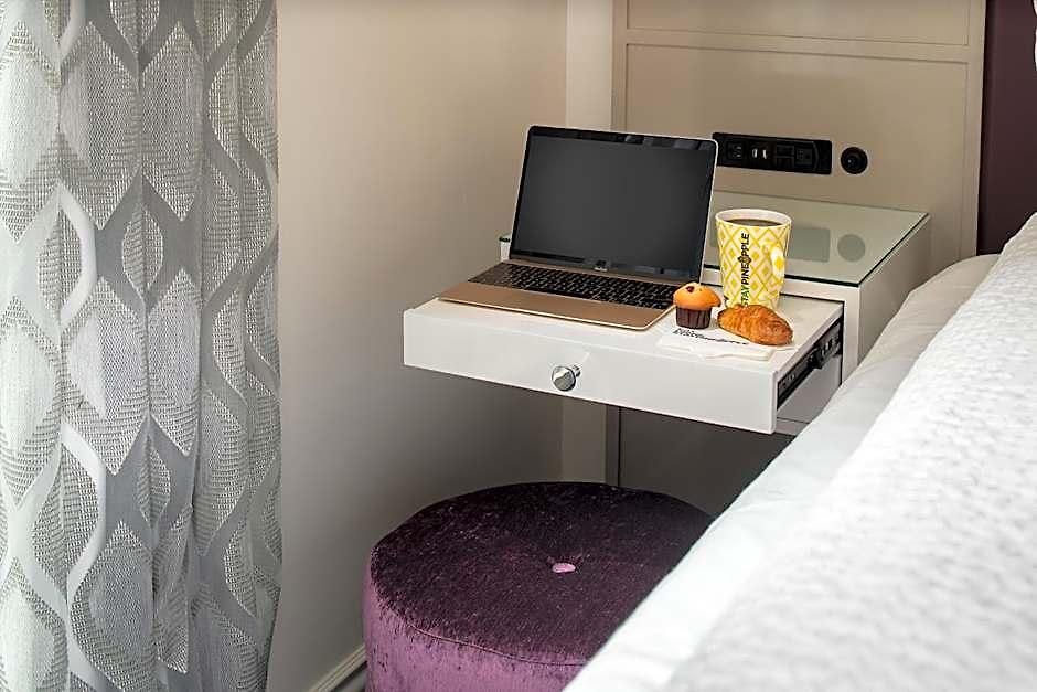 Hotel Staypineapple, An Artful Hotel, Midtown New York