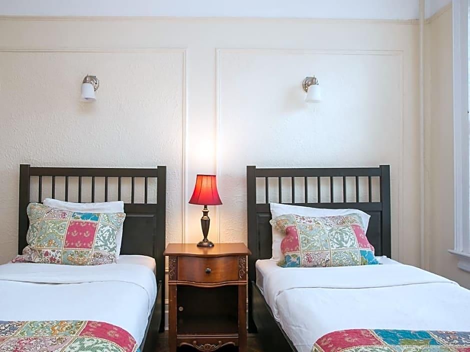 Lefferts Manor 3*