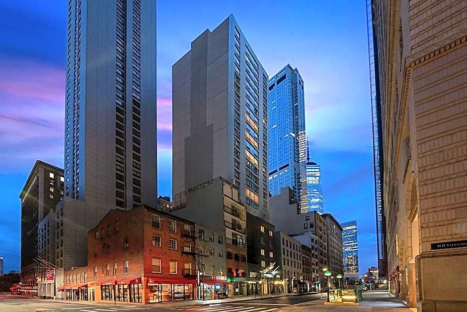 Courtyard By Marriott World Trade Center Area 3*