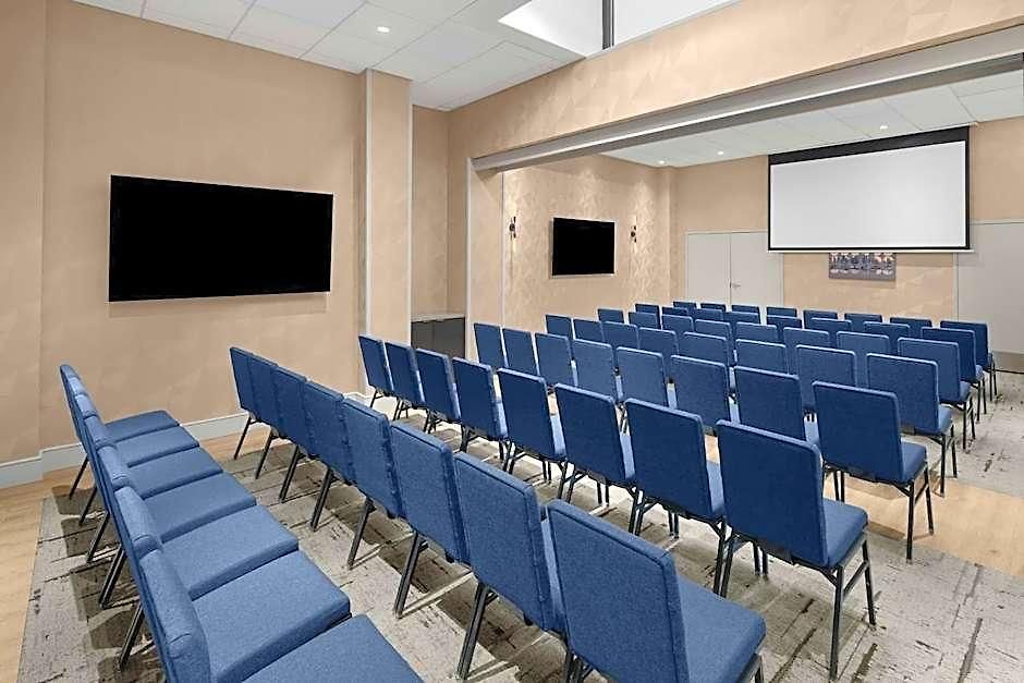 Hotel Courtyard By Marriott World Trade Center Area 3*