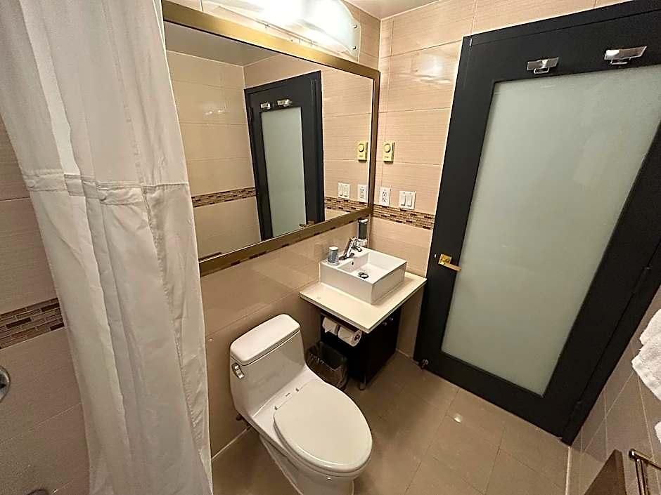 Howard Johnson Soho 3*