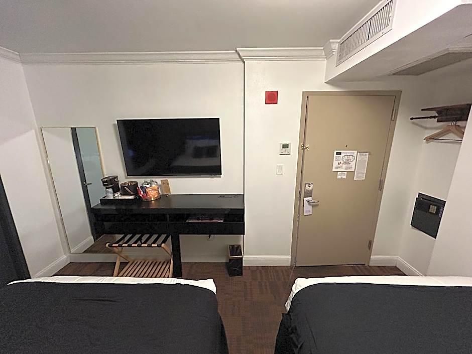 Howard Johnson Soho 3*
