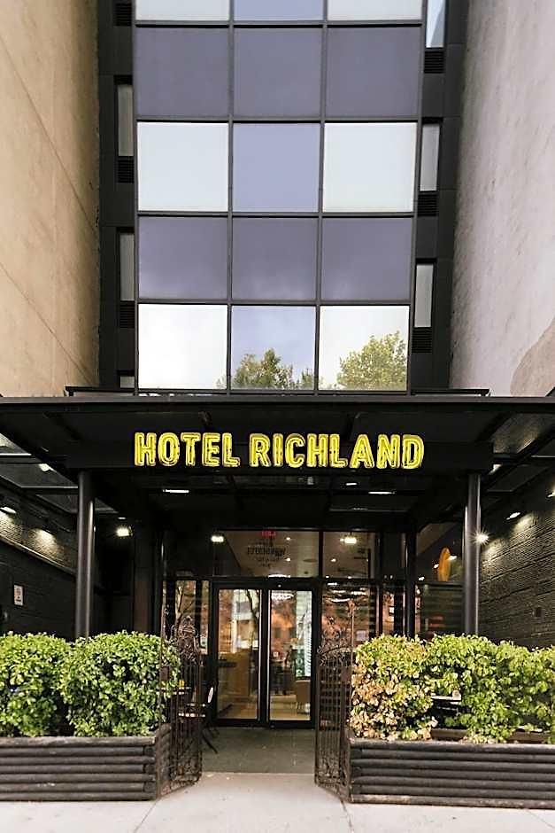 Howard Johnson Soho 3*