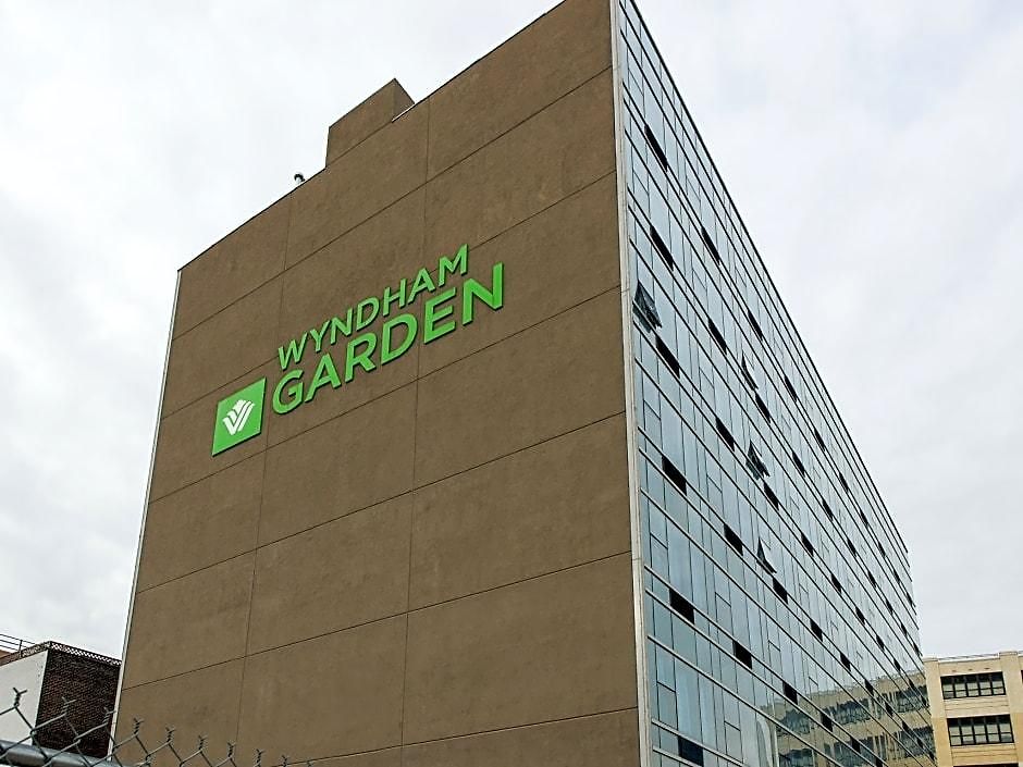 Wyndham Garden Long Island Hotel 3*