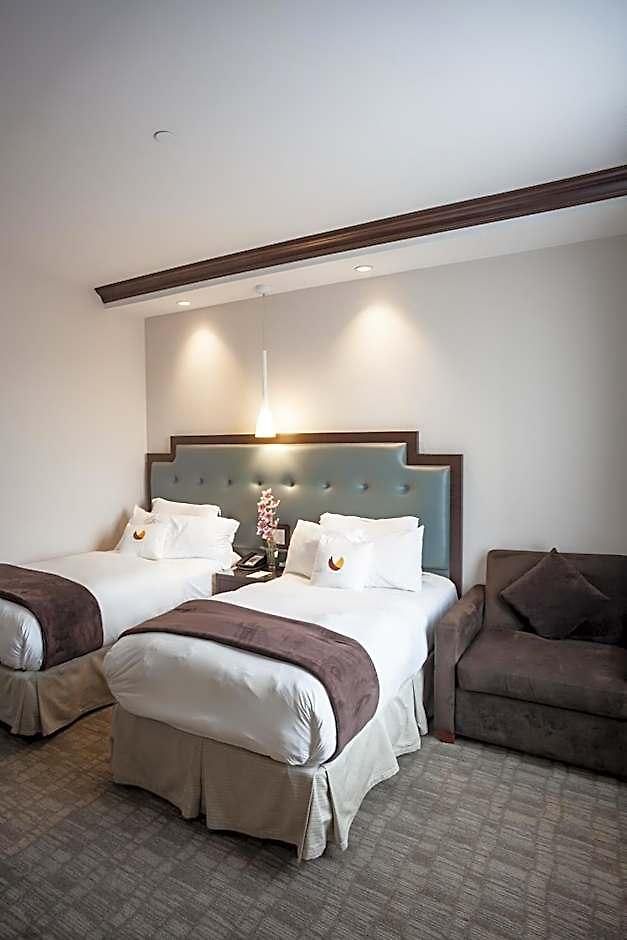 Aura Brooklyn 4*