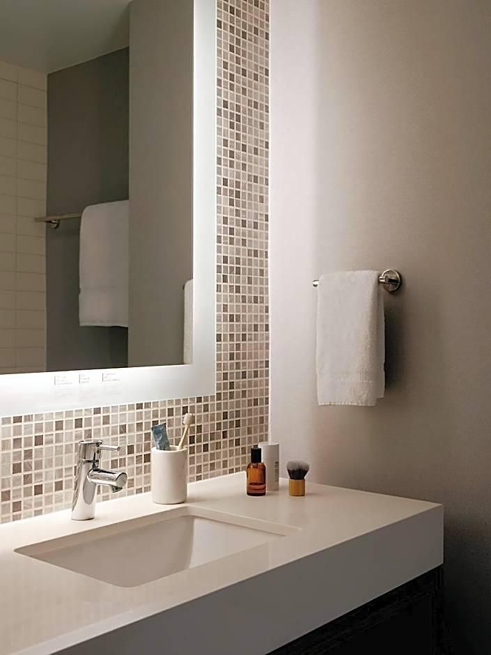 Courtyard By Marriott Downtown Manhattan/world Trade Center Area