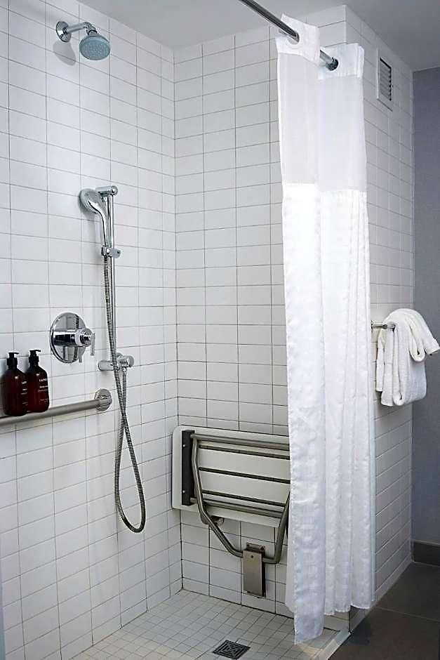 Courtyard By Marriott Downtown Manhattan/world Trade Center Area Hotel
