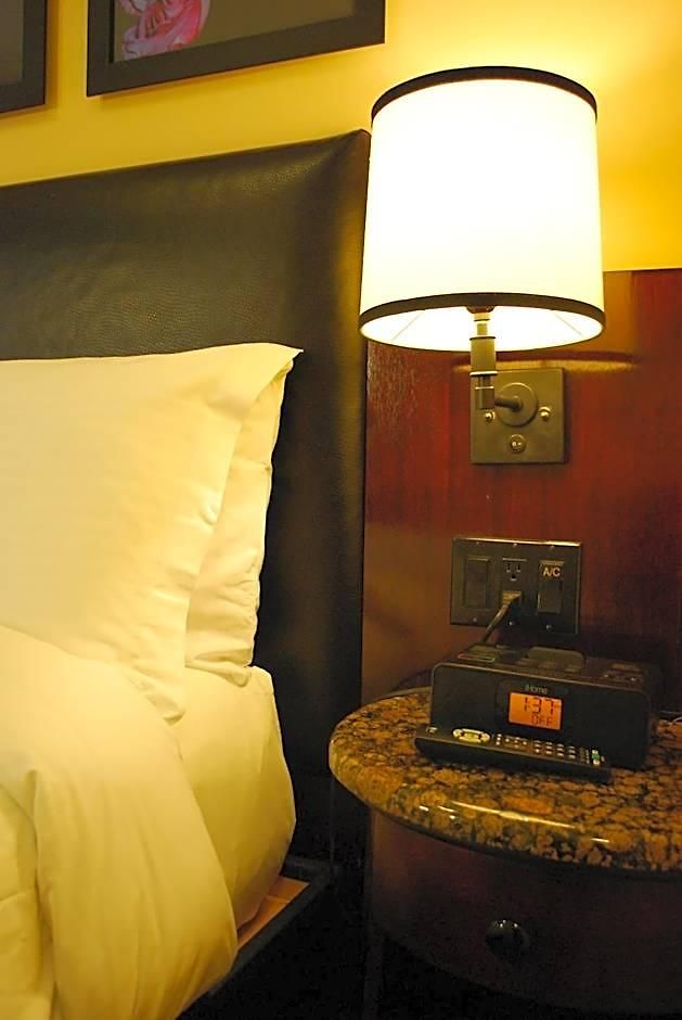 Washington Square 4*