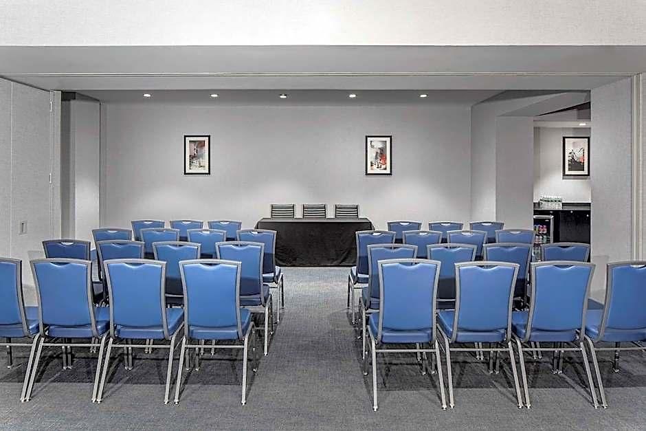 Doubletree By Hilton New York Times Square West 4*